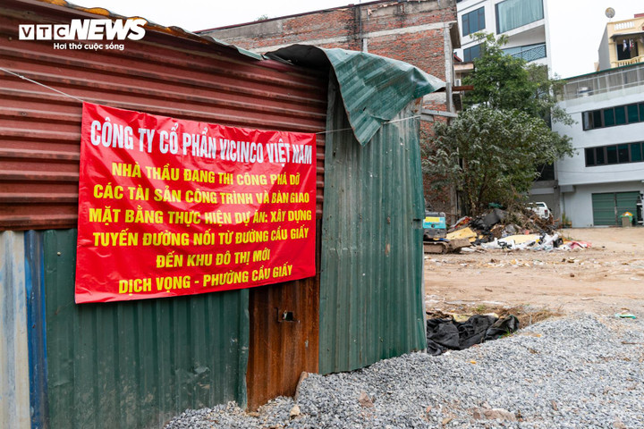 Ông Nguyễn Ngọc Sang - người dân sinh sống tại ngõ 201 Cầu Giấy - nói ông và nhiều người mong công trình được triển khai đúng tiến độ, tạo điều kiện thuận lợi cho việc tái định cư, tạm cư.