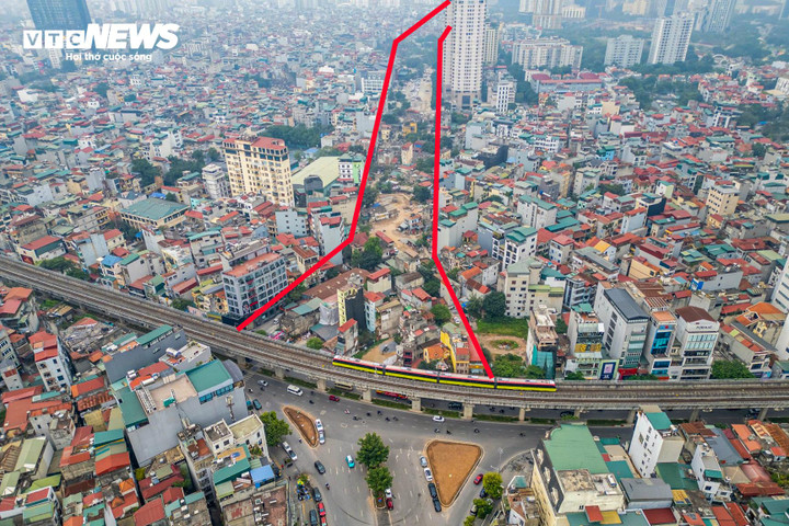 Dự án tuyến đường nối từ Cầu Giấy tới Khu đô thị mới Dịch Vọng (thuộc Vành đai 2,5), dài khoảng 420m, tuy được triển khai nhiều năm nhưng vẫn dang dở do vướng mắc trong công tác giải phóng mặt bằng.