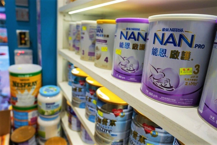 Sữa Nestlé bị thu hồi trên nhiều quốc gia khắp thế giới. (Ảnh: South China Morning Post)