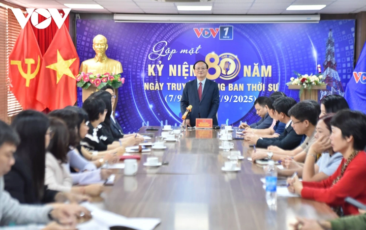 Tổng Giám đốc Đài Tiếng nói Việt Nam Đỗ Tiến Sỹ đã đến từng đơn vị của Đài kiểm tra, động viên các cán bộ, viên chức, người lao động thực hiện nhiệm vụ tuyên truyền Đại hội đại biểu toàn quốc lần thứ XIV của Đảng.