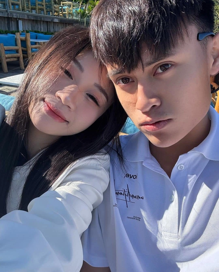 Sau chiến thắng của U23 Việt Nam trước UAE, Lan Anh đăng tải loạt bài chúc mừng bạn trai; Minh Phúc cũng nhanh chóng gọi video chia vui với cô từ khách sạn. Cặp đôi thường xuất hiện cùng nhau trong các bức ảnh đời thường, video ngắn giản dị. Lan Anh nhiều lần được bắt gặp có mặt trên khán đài để cổ vũ Minh Phúc thi đấu.