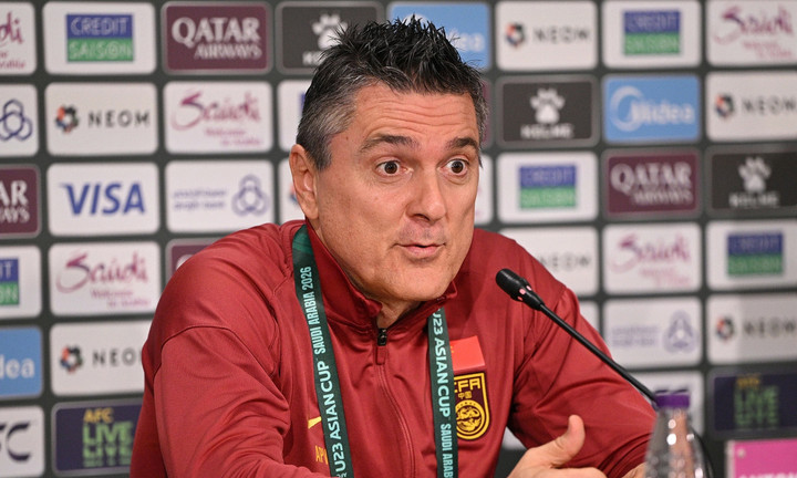 Huấn luyện viên Antonio Puche của U23 Trung Quốc