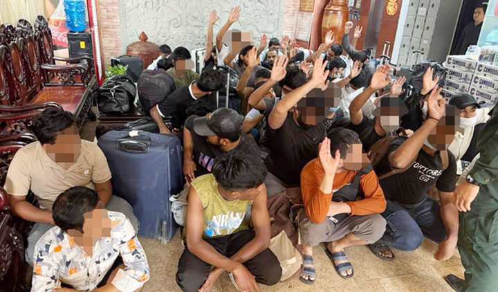 Một số nghi phạm bị bắt giữ. (Ảnh: Khmer Times)