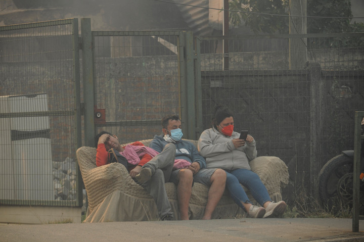 Đám cháy rừng buộc nhà chức trách phải tiến hành các đợt sơ tán khẩn cấp tại Lirquén, gần thành phố Concepción, Chile, ngày 18/1/2026. (Ảnh: REUTERS/Jose Luis Saavedra)