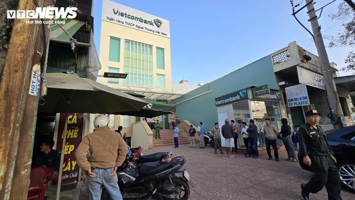 Lực lượng chức năng phong tỏa hiện trường.