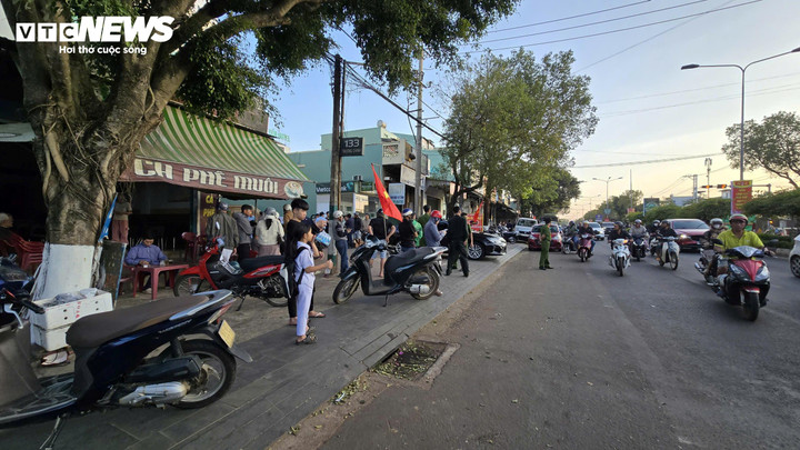 Chiều 19/1, Cơ quan CSĐT Công an tỉnh Gia Lai huy động lực lượng truy bắt hai người đàn ông dùng súng cướp Ngân hàng Thương mại Cổ phần Ngoại thương Việt Nam (Ngân hàng hàng Vietcombank) chi nhánh phường Hội Phú, tỉnh Gia Lai.