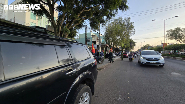 Đồng thời, chỉ đạo lực lượng công an 135 xã, phường tổ chức tuần tra, phát hiện bắt giữ hai kẻ tham gia vụ cướp.