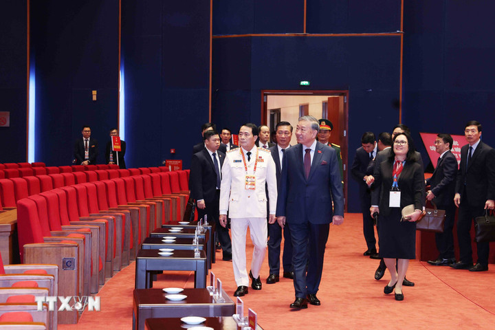 Tổng Bí thư Tô Lâm thị sát lần cuối hội trường Trung tâm Hội nghị Quốc gia trước giờ khai mạc phiên trù bị (Ảnh: TTXVN)