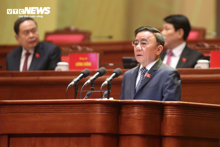 Ông Trần Cẩm Tú, Ủy viên Bộ Chính trị, Thường trực Ban Bí thư tuyên bố lý do, khai mạc phiên họp trù bị Đại hội XIV của Đảng. (Ảnh: Duy Thành)