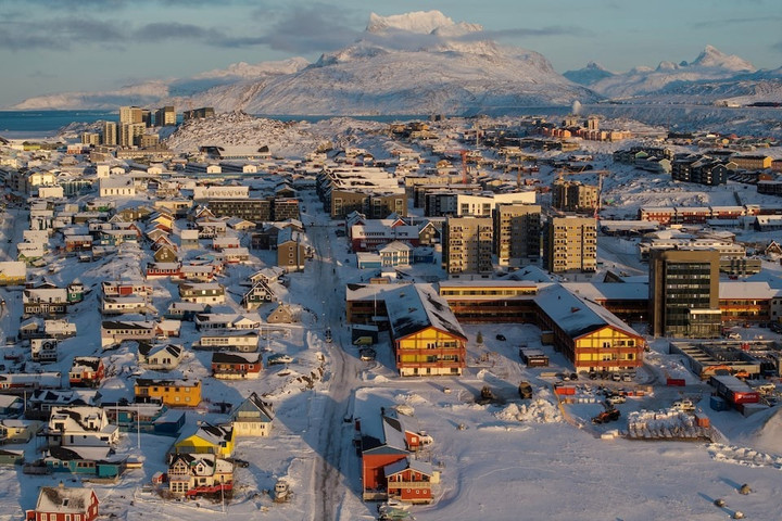 Hình ảnh từ máy bay không người lái cho thấy toàn cảnh Nuuk, Greenland. (Ảnh: Reuters)