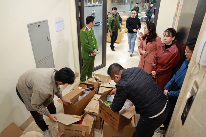 Lực lượng chức năng phát hiện hàng nghìn sản phẩm thực phẩm chức năng giả. (Ảnh: CACC)