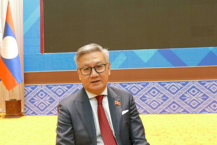 Bộ trưởng Bộ Ngoại giao Lào Thongsavanh Phomvihane trả lời phỏng vấn PV TTXVN tại Lào. (Ảnh: TTXVN)