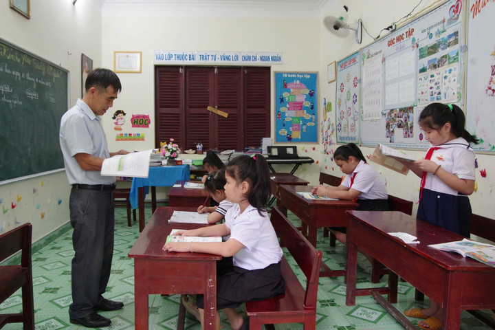 Trường học ở đặc khu Trường Sa được đầu tư khang trang, đáp ứng nhu cầu dạy và học theo định hướng phát triển của Đảng, Nhà nước. (Ảnh: TTXVN)