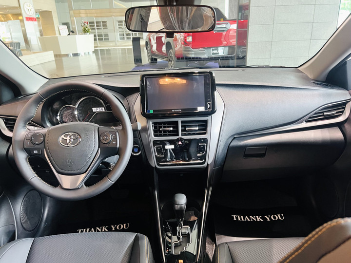 Dù đề cao tính thực dụng, Vios vẫn được trang bị màn hình giải trí lớn và gói công nghệ an toàn hiện đại, xóa bỏ định kiến nghèo nàn về tiện nghi trước đây.