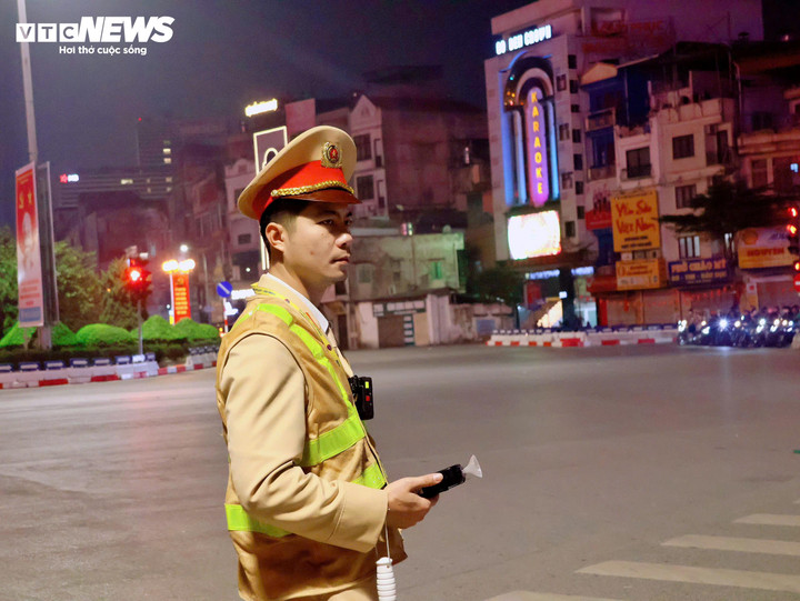 Sau khi thống nhất phương án, các tổ công tác triển khai tuần tra tại các tuyến, địa bàn được xác định, chủ động phát hiện, xử lý các hành vi vi phạm, vừa bảo đảm trật tự, an toàn giao thông, vừa phòng ngừa các nguy cơ phát sinh phức tạp về an ninh, trật tự.