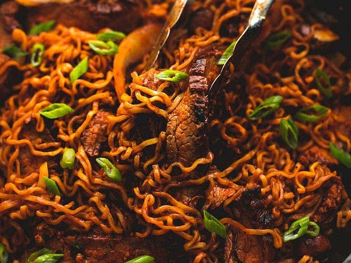 Hàn Quốc thường có các loại mỳ trộn, nước cay nhiều cấp độ. (Ảnh: SamsungFood)