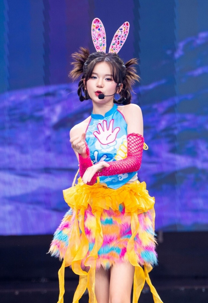 Ca sĩ nhí Nguyễn Ngọc Kim Cương được vinh danh ở hạng mục Ca sĩ nhí có sản phẩm âm nhạc đột phá 2025.