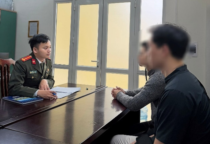 Cơ quan công an làm việc với 2 trường hợp vi phạm.