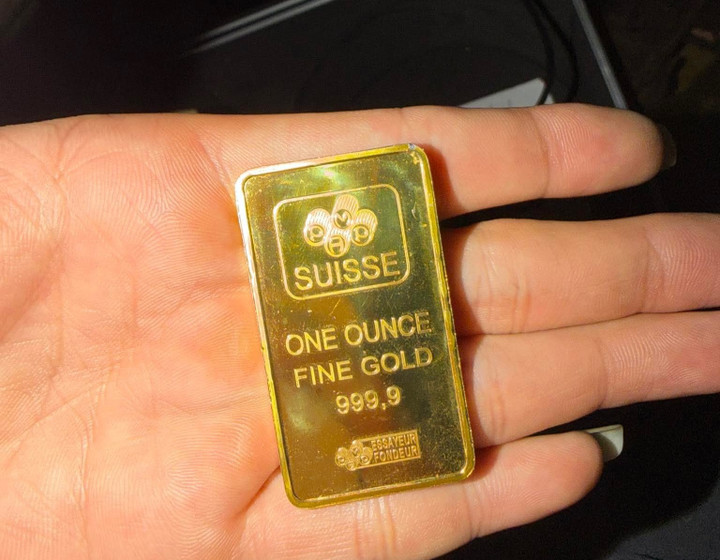 Một trong số 2 cây vàng được Đội SOS75 - Đội 0 đồng Huế mò tìm thấy giúp người dân. (Ảnh: Nhật Hoàng)