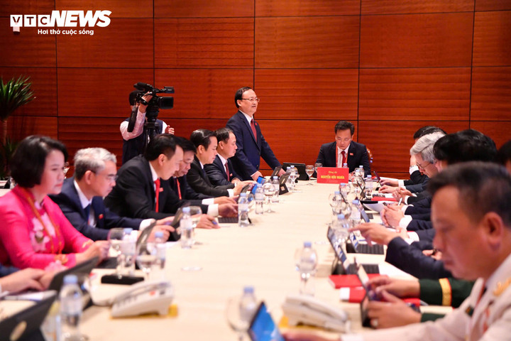 Uỷ viên Trung ương Đảng, Tổng Giám đốc Đài Tiếng nói Việt Nam Đỗ Tiến Sỹ phát biểu tại phiên thảo luận tại Đoàn. (Ảnh: Nhạc Dương)