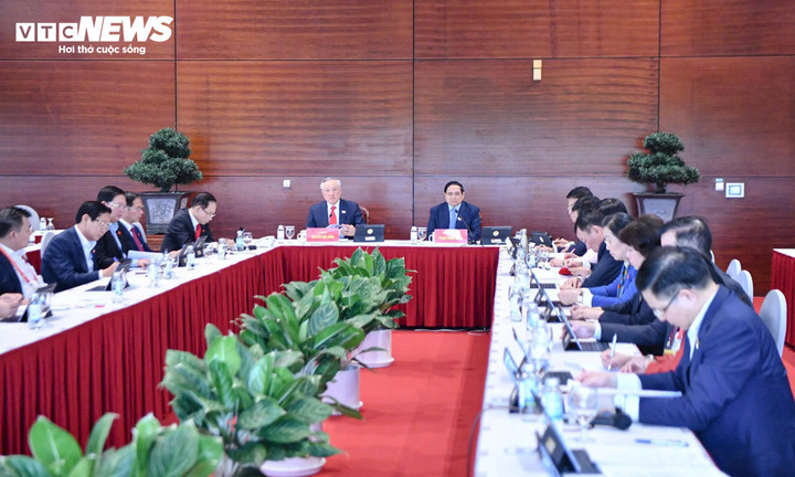 Uỷ viên Bộ Chính trị, Thủ tướng Phạm Minh Chính phát biểu trong buổi thảo luận tại Đoàn. (Ảnh: Nhạc Dương)