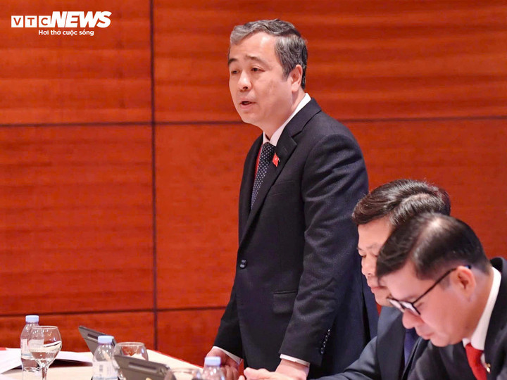 Uỷ viên Trung ương Đảng, Phó Trưởng ban Tuyên giáo và Dân vận Trung ương Ngô Đông Hải thảo luận tại Đoàn. (Ảnh: Nhạc Dương)