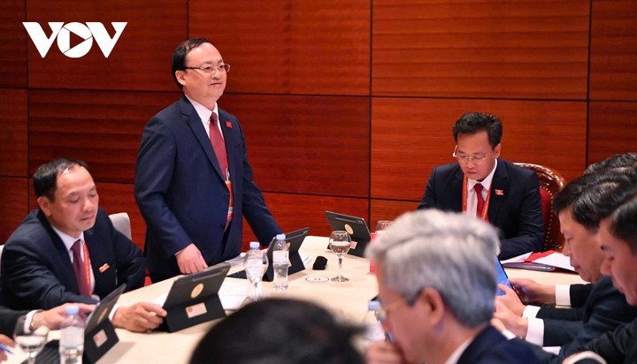 Đại biểu Đỗ Tiến Sỹ phát biểu.