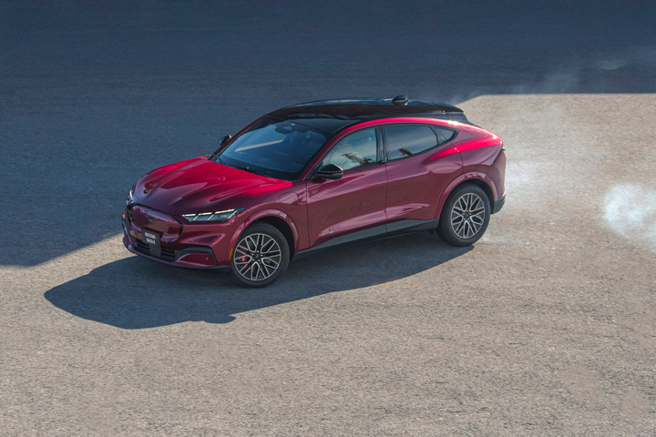 Ford Mustang Mach-E - mẫu SUV điện hiệu năng cao.