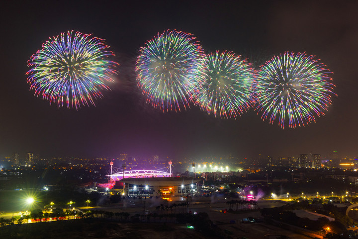 Người dân choáng ngợp trước màn sơ duyệt pháo hoa nghệ thuật tại Mỹ Đình - 3