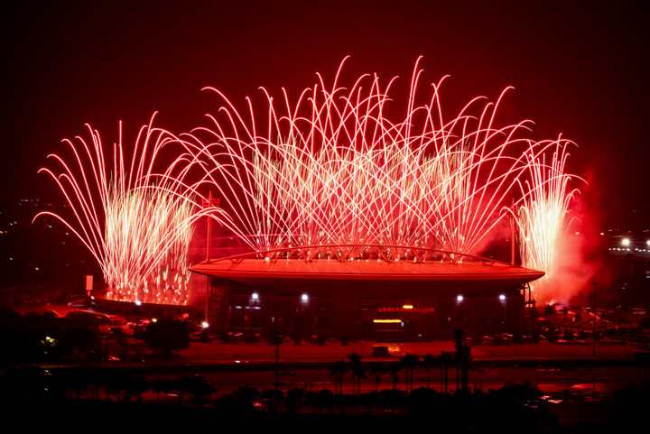 Người dân choáng ngợp trước màn sơ duyệt pháo hoa nghệ thuật tại Mỹ Đình - 1