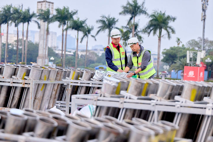 Người dân choáng ngợp trước màn sơ duyệt pháo hoa nghệ thuật tại Mỹ Đình - 5