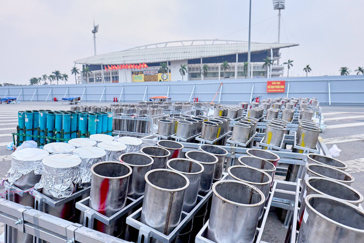 Người dân choáng ngợp trước màn sơ duyệt pháo hoa nghệ thuật tại Mỹ Đình - 6