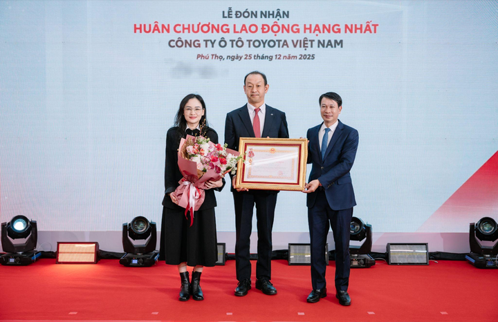 Toyota nhận Huân chương Lao động hạng Nhất hồi cuối năm 2025.