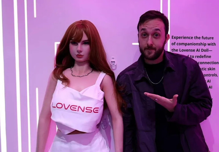Lovense đã ra mắt một robot có kích thước người thật với tên gọi Emily tại CES 2026. (Ảnh: Cnet)