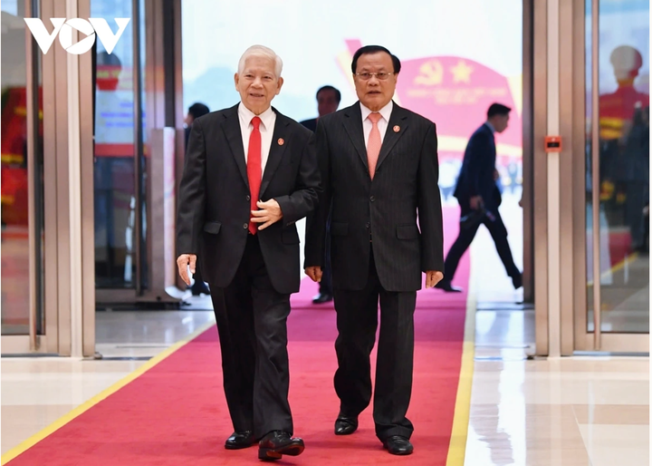 Nguyên Chủ tịch nước Nguyễn Minh Triết và nguyên Bí thư Thành uỷ Hà Nội Phạm Quang Nghị tới dự Đại hội.