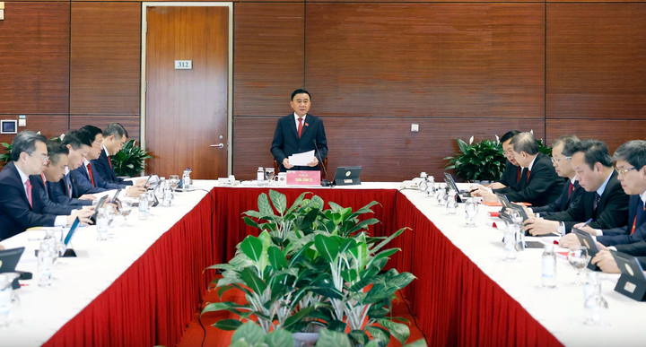 Ủy viên Bộ Chính trị, Thường trực Ban Bí thư Trần Cẩm Tú phát biểu thảo luận các văn kiện Đại hội tại Đoàn. (Ảnh: TTXVN)