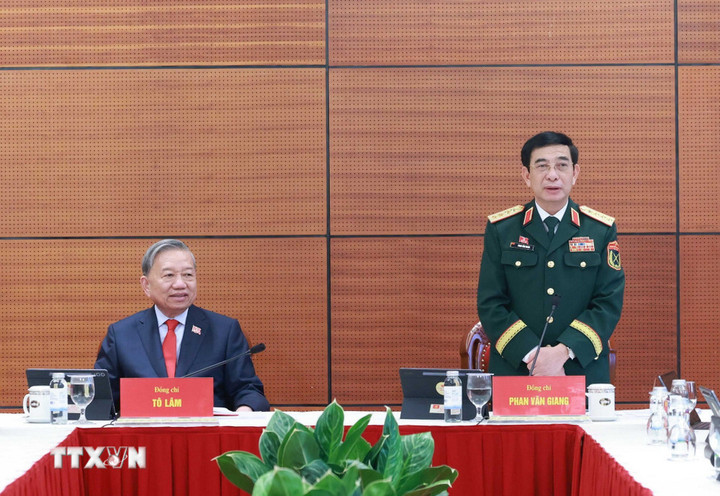 Đại tướng Phan Văn Giang, Uỷ viên Bộ Chính trị, Phó Bí thư Quân uỷ Trung ương, Bộ trưởng Quốc phòng phát biểu thảo luận tại Đoàn. (Ảnh: TTXVN)