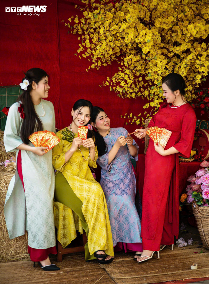 Nhiều người quan tâm còn bao nhiêu ngày nữa đến Tết Bính Ngọ 2026 và lịch nghỉ chính thức sẽ bắt đầu, kết thúc vào thời điểm nào. (Ảnh: Thy Huệ)