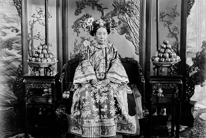 Từ Hi Thái hậu từng yêu cầu bỏ ra gần 400 ngàn lượng vàng, tương đương 6 triệu nhân dân tệ (khoảng 21 tỷ VNĐ) để tổ chức bữa tiệc tất niên.