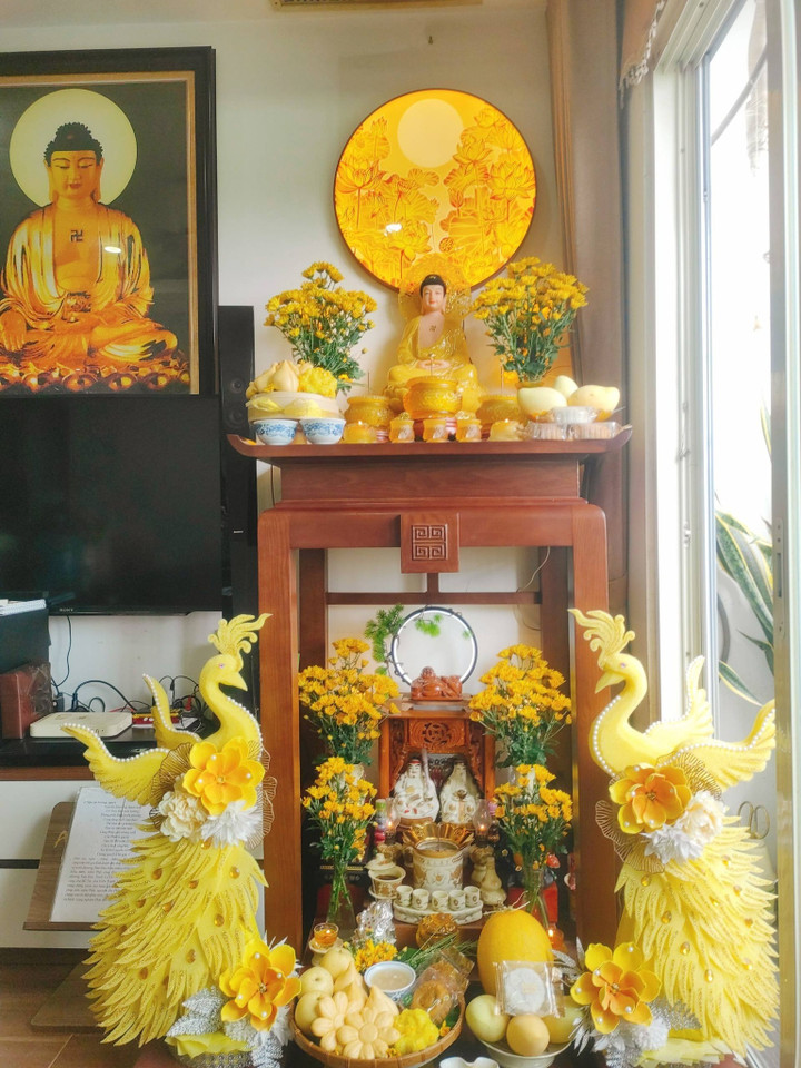 Hai ban thờ nhỏ xinh tại gia đình chị Thùy.