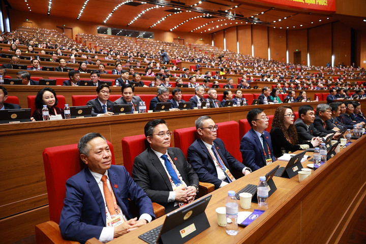 Đoàn đại biểu Đảng bộ Chính phủ dự phiên thảo luận tại hội trường về các văn kiện Đại hội, sáng 21/1. (Ảnh: TTXVN)