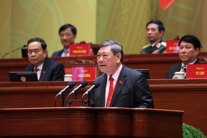 Ông Trần Văn Rón, Ủy viên Trung ương Đảng, Phó Chủ nhiệm Thường trực Ủy ban Kiểm tra Trung ương, tham luận về vấn đề “Đổi mới công tác kiểm tra, giám sát góp phần tăng cường kỷ luật, kỷ cương, nâng cao năng lực lãnh đạo, sức chiến đấu của Đảng, đáp ứng yêu cầu nhiệm vụ trong tình hình mới”. (Ảnh: TTXVN)