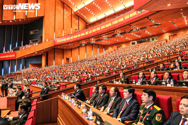 Các đại biểu dự phiên thảo luận tại hội trường về các văn kiện Đại hội, sáng 21/1. (Ảnh: Duy Thành)