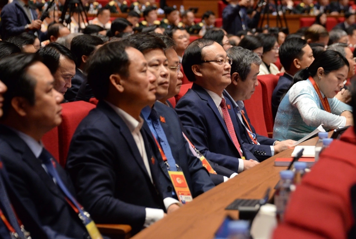 Các đại biểu dự phiên thảo luận tại hội trường về các văn kiện Đại hội. (Ảnh: Lê Tuyết)