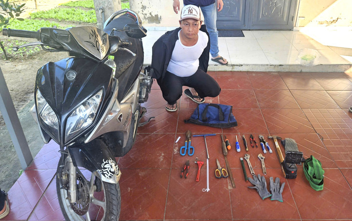 Trần Đại cùng tang vật. (Ảnh: C.A)