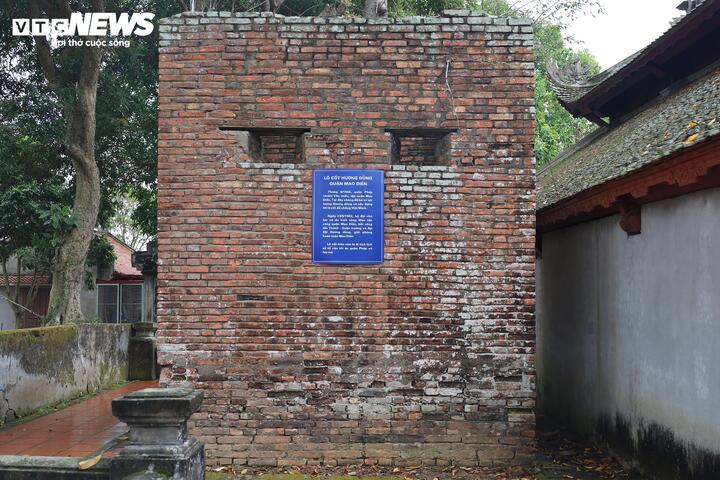 Trong khuôn viên Văn miếu Mao Điền hiện vẫn còn lưu giữ dấu tích lô cốt từ thời kháng chiến chống thực dân Pháp, được xem là một chứng nhân lịch sử.