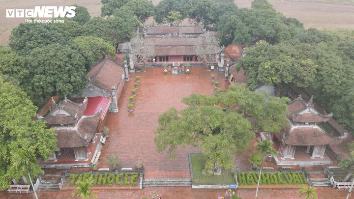 Đầu triều Mạc, Văn miếu Mao Điền có 4 lần thi Hội, có vai trò như Văn miếu Quốc gia. Năm 1535, tại Văn miếu Mao Điền, Nguyễn Bỉnh Khiêm đã đỗ trạng nguyên, trở thành thủ khoa cả 3 kỳ thi Hương – thi Hội – thi Đình.