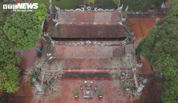 Trong suốt chiều dài lịch sử, kể từ kỳ thi đầu tiên của triều Lý vào năm 1075 đến khoa thi Hội cuối cùng của triều Nguyễn (1919), qua khoảng 9 thế kỷ, đã có 185 khoa thi được tổ chức, tuyển chọn được 2.898 tiến sĩ trên cả nước. Trong đó trấn Hải Dương có 644 tiến sĩ, đứng thứ 2 sau trấn Kinh Bắc. Năm 1831, trước những thay đổi về địa giới hành chính dưới triều Nguyễn, Hải Dương vẫn có 486 vị tiến sĩ, khẳng định vị thế là vùng đất có truyền thống khoa bảng hàng đầu thời phong kiến.