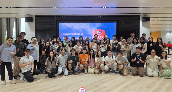 Nguyễn Khắc Long cùng các sinh viên Đông Nam Á nhận học bổng trao đổi DiscoverNUS.