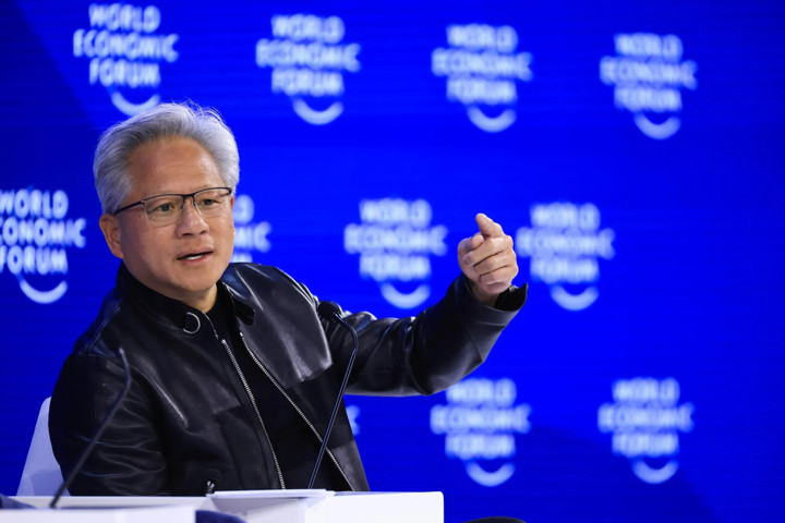 CEO Nvidia Jensen Huang phát biểu tại Diễn đàn Kinh tế Thế giới ở Davos, Thụy Sĩ, ngày 21/1. (Ảnh: Bloomberg)